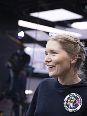 Sinin mielestä turhien pakkojen puuttuminen lapsuudessa sopi hänelle. ”Lapsuuteni oli onnellinen. En kokenut turvattomuutta.”