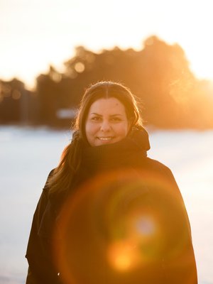 ”Tunsin sairaudestani ja elämäni kesken jäämisestä vihaa, pettymystä, surua, kauhua ja katkeruutta. Ne tunteet piti käydä läpi. Sitten olin valmis hyvään loppuelämään”, Aija sanoo.