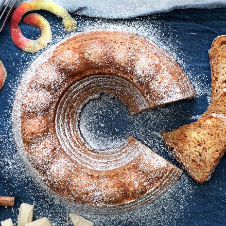 Sekoittamalla valmistuva omenakakku on mehevyydessään omaa luokkaansa.