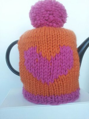 Neulo sydän ruutupiirroksen mukaan.