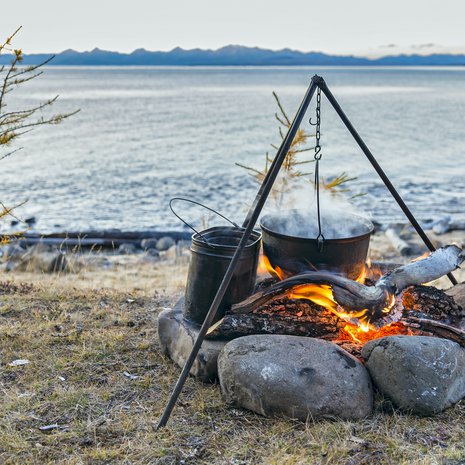 Pääsääntöisesti järvivettä ei kannata käyttää talousvetenä. Jos muuta vettä ei ole tarjolla ja kahvit on pakko keittää, keitä pannukahvia. Kiehuvassa vedessä mikrobit kuolevat.