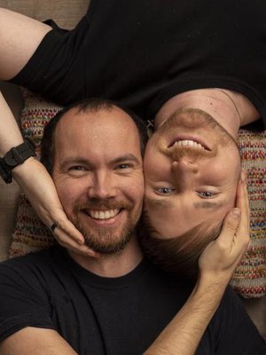 Toni ja Joona muuttivat yhteen pian tavattuaan ja ovat olleet sen jälkeen erottamattomat. Kun pari meni naimisiin, Toni otti Joonan sukunimen. 