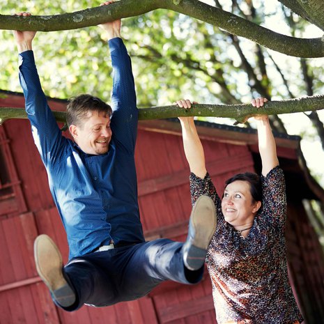 Mikko ja Katri Ojasella on neljä lasta. "Kun päätämme viettää aikaa ilman lapsia, menemme Nuuksion metsiin tai yöksi hotelliin."