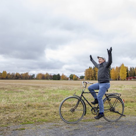 Eteläisessä Suomessa asuessaan Mika Nuojua kaipasi Pohjois-Pohjanmaan avaraa taivasta. Kotona Kempeleessä sitä riittää.