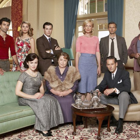 Sarjan keskushenkilö on sairaanhoitaja Sarah Adams.