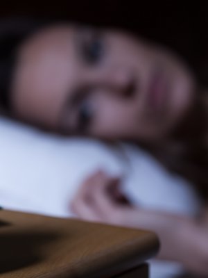 Kello käy. Yöpöydällä aamuyöllä valvoessa, ja se biologinen kello myös.