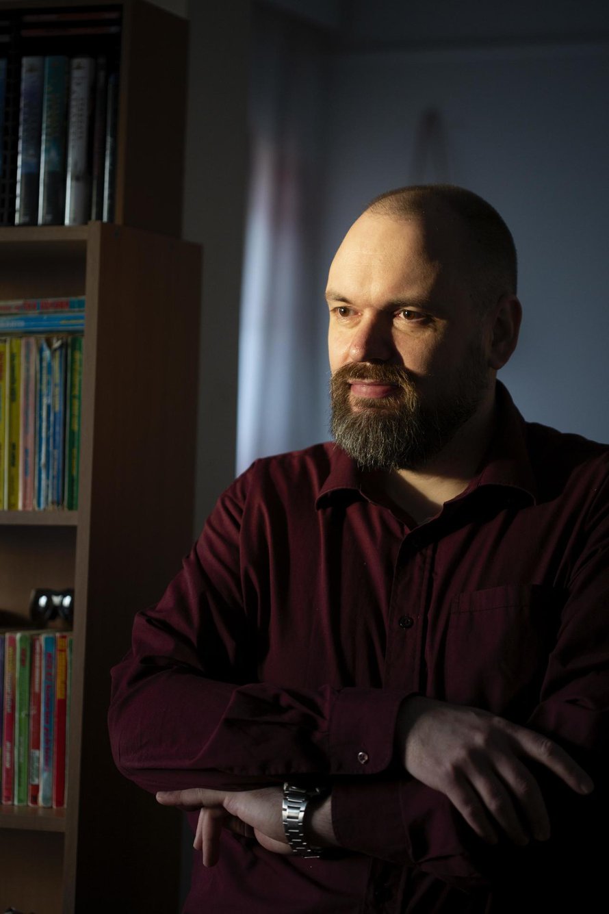 ”Yksi syy arkuuteeni on koulukiusaaminen. Sen vuoksi minun on vaikea luottaa uusiin ihmisiin. Olen treffeillä kuin kilpikonna, joka kurkkii toista varovasti suojakuorensa alta”, Sauli sanoo.
