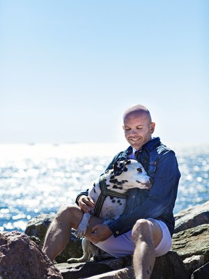 Viestinnän asiantuntija Mikko Huttunen, 38, asuu Helsingin keskustassa koiran, kilpikonnan ja kahden kissan kanssa. Hän harrastaa lenkkeilyä, käy salilla ja matkustaa.