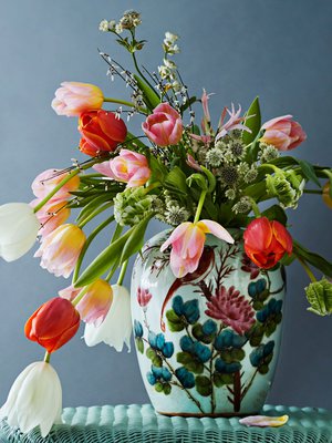 Arkihemmottelua voi olla kaunis kukkakimppu.