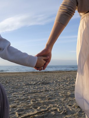 ”Oma arki ja loma tulisivat aina olemaan erilaista kuin niissä perheissä, joissa lapset ovat terveitä”, väsynyt Tuuli ajatteli lomaviikon jälkeen.