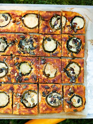 Herkullinen peltileipä kelpaa nostaa pöytään suoraan uunista.