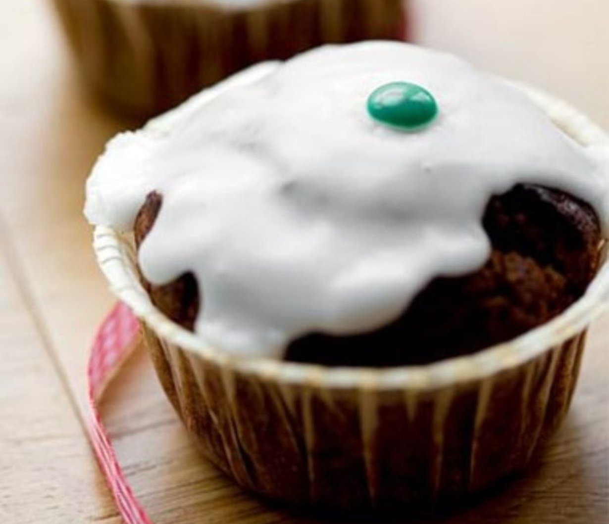 Piparkakkumauste ja siirappi saavat superhelpot muffinit maistumaan joululta.