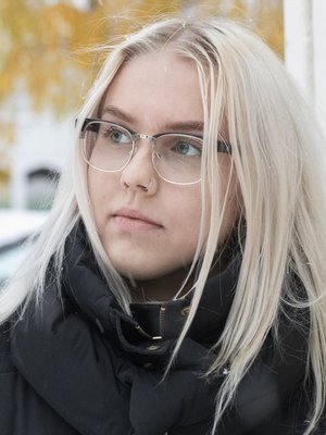 Oululainen Roosa Valkola on 22-vuotias toimintaterapeuttiopiskelija, kynsiteknikko ja personal trainer. Hän on nyt toipunut useita vuosia kestäneestä bulimiasta.