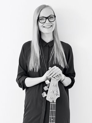 Musiikinopettaja Minja Koskela, 28, kuuntelee mieluummin puheradiota kuin musiikkia.