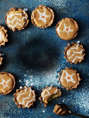 Sokerikuorrutetut piparit maistuvat nyt leivoksissa. 