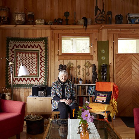 Marja-Liisa eli Marja Swantz on antropologi, teologian tohtori, professori emerita ja kolmen tyttären äiti.