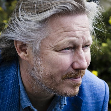 Jyrki Sukula on 51-vuotias kokki, joka tunnetaan muun muassa tv-ohjelmista Kokkisota, Kuppilat kuntoon, Jyrki Sukula! ja Sukulan suojatit. Perheeseen kuuluvat Riikka-vaimo, Helmi, 7, ja Alma, 9, sekä tytär Anna Daalia, 25, aiemmasta liitosta.