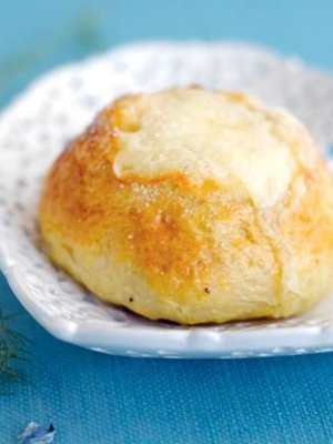 Älä paista pullia liian ruskeiksi, muuten kuivuus korvaa herkullisuuden.