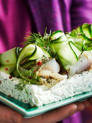 Hyydyke on kuin korea joululahja siikaruusukkeineen ja kurkkunauhoineen.