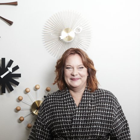 ”Olen kiitollinen, että selvisin verenmyrkytyksestä hengissä. Haluan opettaa lapsillenikin, että tuleepa elämässä mitä vain, ei sitä tarvitse jäädä surkuttelemaan”, Sanna sanoo.