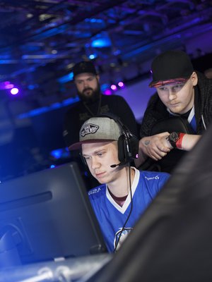 Saku Kuisma ja Ilmo Salomäki ovat matkalla ammuntapelin ammattilaisiksi.