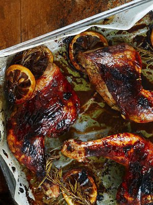 Saat herkullisen paistopinnan helposti, kun valutat koiville jotain sokeripitoista, esimerkiksi hunajaa. 