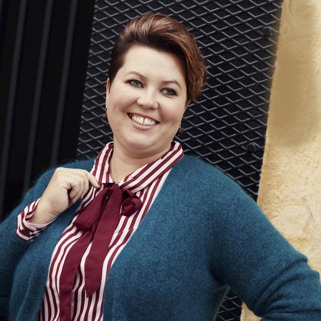 40-vuotiaan Katin elämässä on aina vauhtia ja nyt myös lisää väriä. Hän otti uuden vuosikymmenen vastaan ”iisisti ilman ikäkriisiä”. 