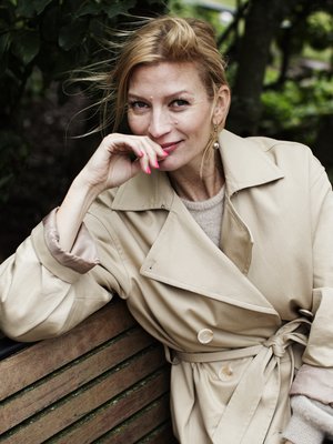 ”Minulla oli tapana vähätellä itseäni rakkaussuhteissa. Kumppaneilleni tein selväksi, että heidän työjuttunsa ovat aina isompia ja tärkeämpiä, minä tässä nyt vain jotain yritän”, Niina Kurkinen sanoo.