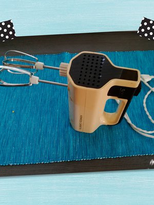 "38 vuotta vanha vispikoneeni on tupaantuliaislahja äidiltäni kun lähdin opiskelemaan. Ja yhä on käytössä." – Tarja