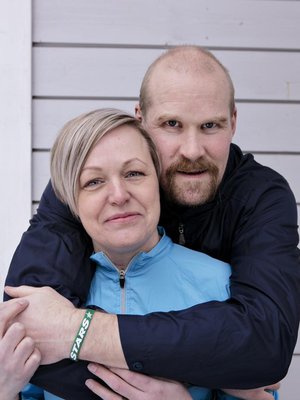 Sami Helenius pyörittää Stina-vaimonsa kanssa seitsenhenkistä uusperhettä.