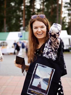 Elokuvaohjaaja Roosa Toivonen perusti Ilokuvafestivaalin Mäntyharjulle.