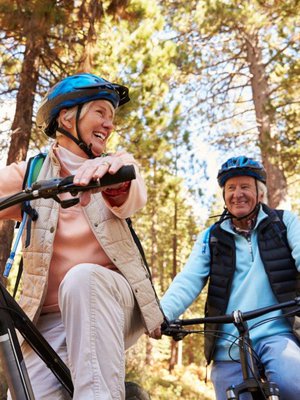 Onnelliset parit tekevät asioita yhdessä.