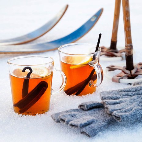 Kuuma omenajuoma lämmittää suloisesti. Makua terävöittää tuore inkivääri.