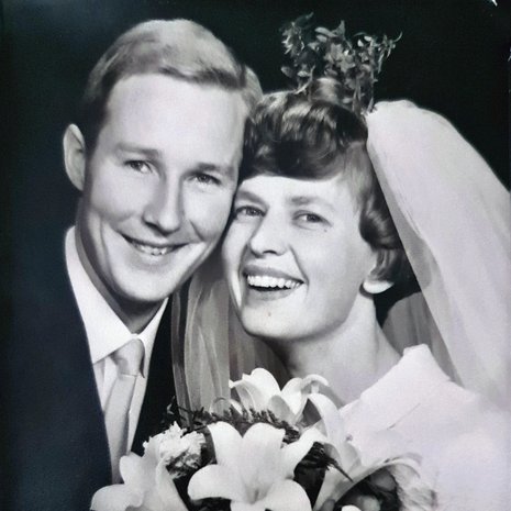 Kimmo ja Ritva menivät naimisiin 22.10.1967 Elimäen kirkossa, Ritvan kotipitäjässä. Kimmo kosi ensimmäistä kertaa heti ensitreffien jälkeen. Vasta toisella kosimiskerralla hän sai myöntävän vastauksen.