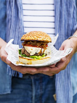 Kesällä paras hampurilaisbaari on oman pihan perällä.