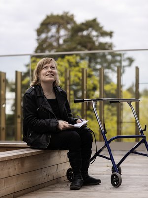 Vain joka viides vammainen suomalainen on työelämässä. Sanni Purhonen uskoo, että kyse on lähinnä rekrytoijien asenteista. ”Ei ajatella, että vammainen ihminen kuuluu työelämään.”