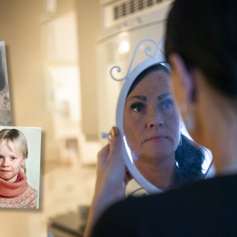 ”Olisin päässyt helpommalla, jos olisin ajatellut, että ei isää löydy ja se siitä. Halusin kuitenkin tietää, mistä tulen”, Kirsi sanoo. 11 vuotta sitten Kirsi yritti etsiä isää myös Iltalehden jutun avulla. Hän toivoi, että tuntematon isä tunnistaisi omat piirteensä tyttärensä lapsuudenkuvasta.