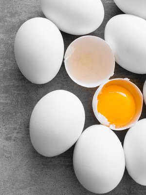 Tuoreet munat sopivat parhaiten keitettäviksi ja raakana syödyiksi. Leivonnassa kannattaa suosia hieman vanhempia munia, koska ne vaahtoutuvat tuoreita paremmin.