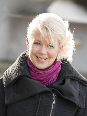 Ala-asteella Elina oli tunnollinen koululainen, teininä hän alkoi lintsata. Kumpikaan ei auttanut ahdistukseen. 