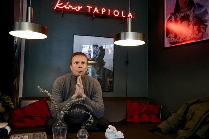 Jukka Rasila kasvoi ilman isää, mutta ei kaivannut häntä lapsena. "Tiesin, että hän on aina kännissä. Olen yrittänyt olla parempi isä kuin omani, mutta olen silti tehnyt virheitä, ollut puhumaton mulkku. Sitä on vaikea antaa anteeksi itselleni.”