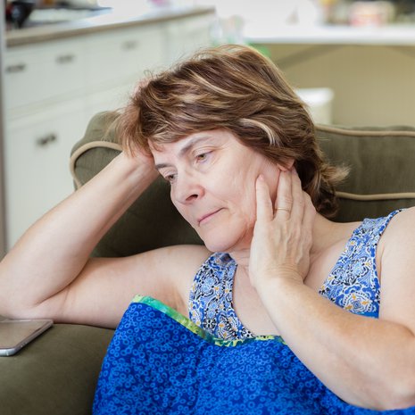 Ihmissuhteissa on kuunneltava itseään. Jos tapaamisista jää itselle raskas olo, asiaan kannattaa puuttua, asiantuntija Ritva Karila-Hietala sanoo.