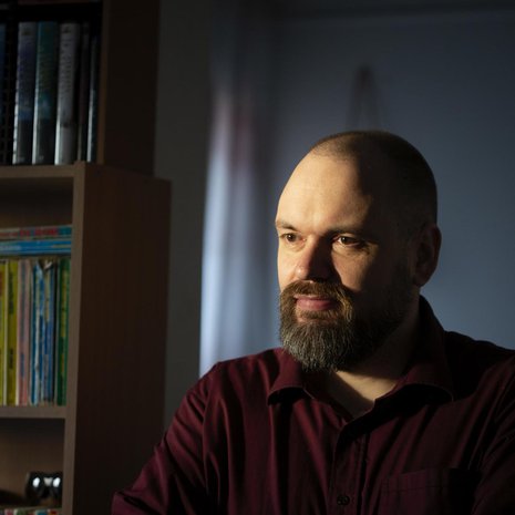 ”Yksi syy arkuuteeni on koulukiusaaminen. Sen vuoksi minun on vaikea luottaa uusiin ihmisiin. Olen treffeillä kuin kilpikonna, joka kurkkii toista varovasti suojakuorensa alta”, Sauli sanoo.