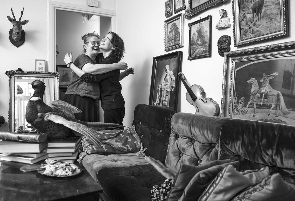 Miska Valos haluaa sisustaa kotinsa vanhoilla asioilla. Lapsena hän peitti huoneensa katon itse askartelemillaan perhosilla. Äiti Pirkko Soininen auttoi niiden ripustamisessa.