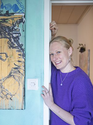 ”Kun asuin yksin, ratkaisin kaikki arjen asiat yksin. Nyt minulla on hyviä tyyppejä ympärilläni”, Helka sanoo. 