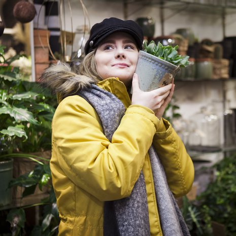 Vanessalla on nyt oma koti ja siellä 20 huonekasvia. Lisääkin mahtuisi. ”Kun muutin, oli kiva jakaa positiivista jännitystä kavereiden kanssa, mutta tukihenkilölle pystyi kertomaan myös sen, että pelotti.”