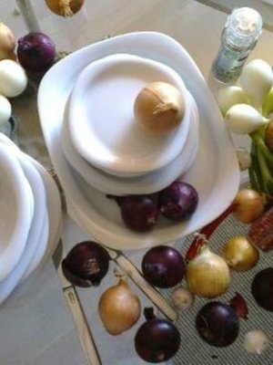 Aleksis Kiven päivän sopassa on keltasipulia, punasipulia, valkosipulia, fenkolia, pippureita, timjamia, kuminaa, rakuunaa, anista, jeeraa...