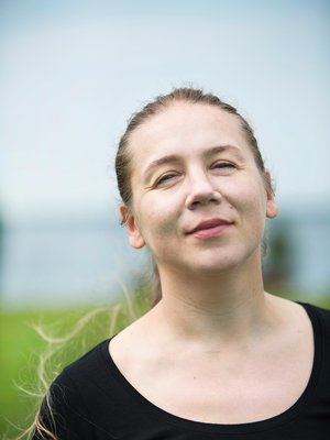 ”Puhun yksivuotiaalle tyttärelleni venäjää, belgialainen mieheni ranskaa. Haluamme antaa hänelle monikielisyyden lahjan.”