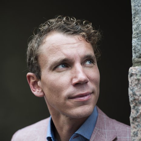 Juha Itkosen uusin romaani Palatkaa perhoset (Otava) ilmestyi tänä keväänä.