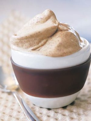 Käytä mämmi ja vaniljajäätelö monitoimikoneessa ja suloinen pehmis on valmista.