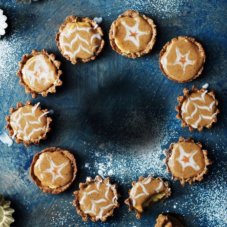 Sokerikuorrutetut piparit maistuvat nyt leivoksissa. 